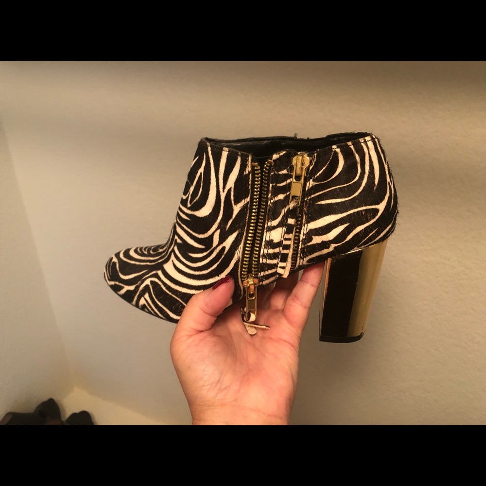 Shoes - Picture 5 of 16